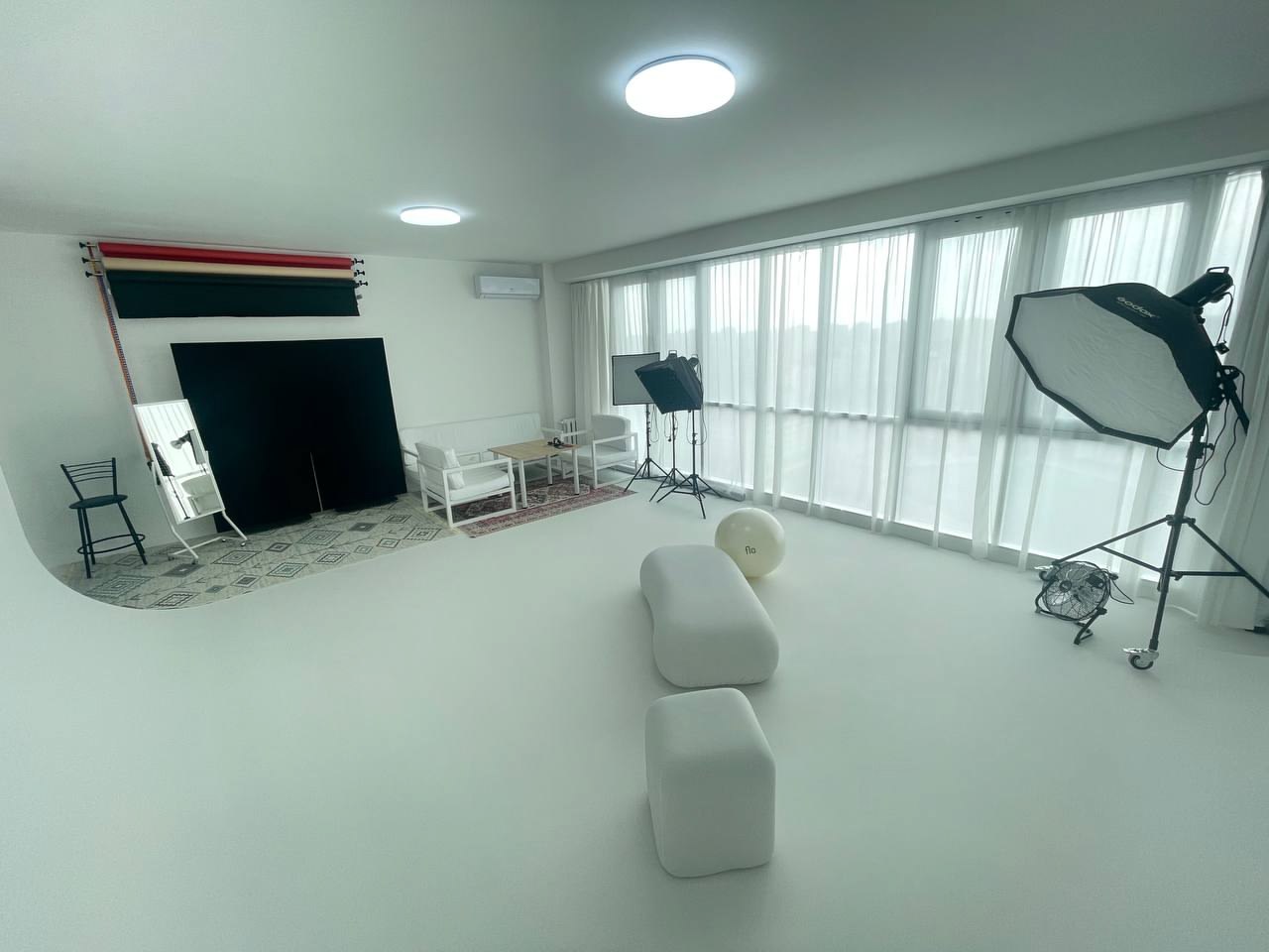 Фотостудия "White House" зал "Циклорама"