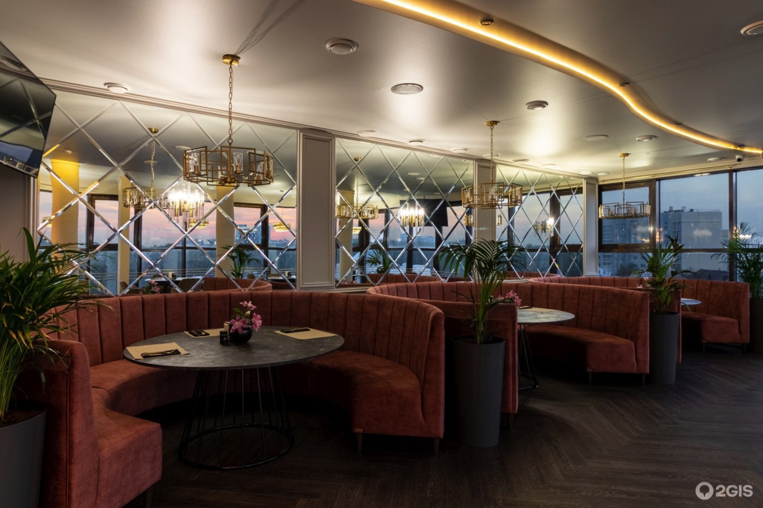 "Седьмое небо", ул.Мельникайте, 103а